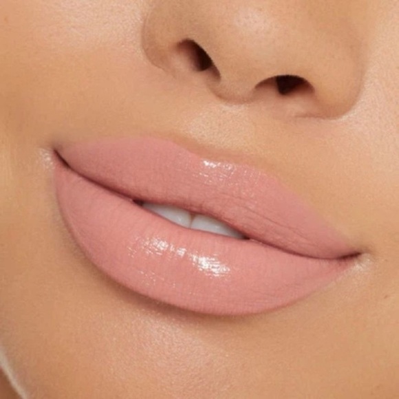 NEW IN BOX Kylie Lip Shine Laquer ~ You’re Cute Jeans (815) Nude pink - Picture 2 of 9